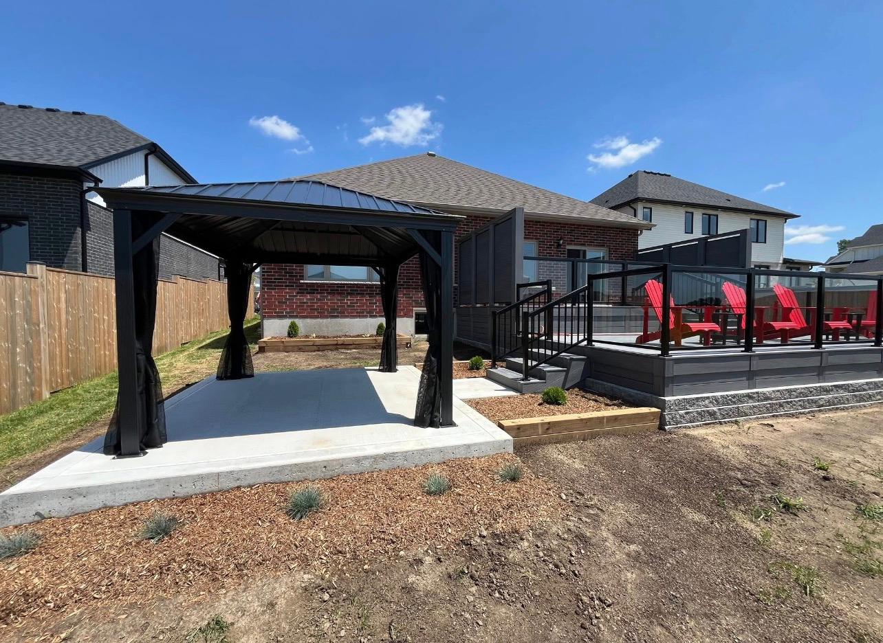 Custom deck and gazebo build by Leeonitis Contracting London Ontario